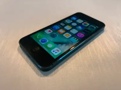 iPhone 5 16GB Wte - UNLOCKED - READY TO GO!