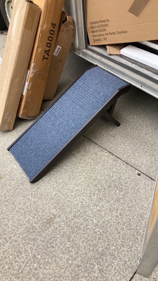 Universe home wood pet ramp uh206009 new in box Other Sarnia Kijiji