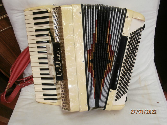 Cellini piano accordion 120 bass mod. L 876/4 in Pianos & Keyboards in Stratford - Image 3