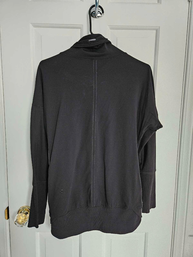 Lululemon Jackets and Sweaters, Size 4 in Women's - Tops & Outerwear in City of Toronto - Image 4
