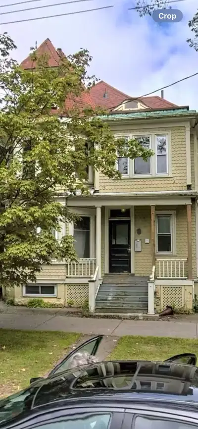 * Bright, spacious and cozy apartment in downtown Halifax * Hardwood and Laminate flooring * One bdr...