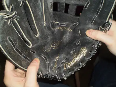 Baseball glove - Rawlings leather , right hand, View more