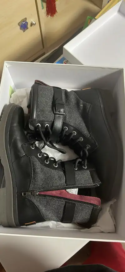 UGG Women’s Kesey US Size 8 Women’s, View more