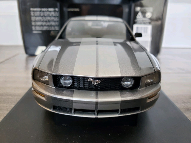 1:18 Diecast Autoart 2005 Ford Mustang GT  Tungsten Silver in Arts & Collectibles in Kawartha Lakes - Image 3