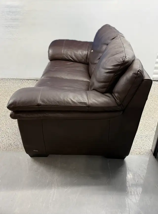 Natuzzi Special Edition Couch in Couches & Futons in Markham / York Region - Image 3