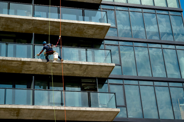Hiring High Rise Window Cleaners in General Labour in Saskatoon - Image 2