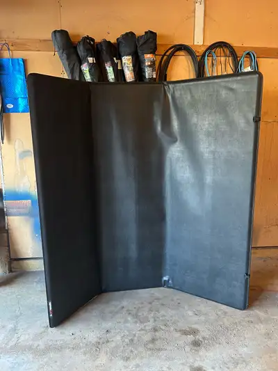 trifold tunnel cover . Very good condition. 69 wide by 71 inches long . inside clamps are adjustable...