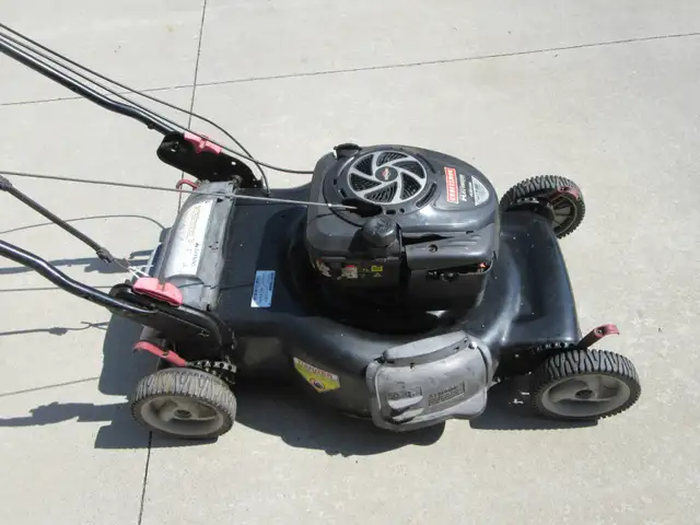 Self-Propelled Craftsman Lawnmower in Lawnmowers & Leaf Blowers in Oshawa / Durham Region - Image 2