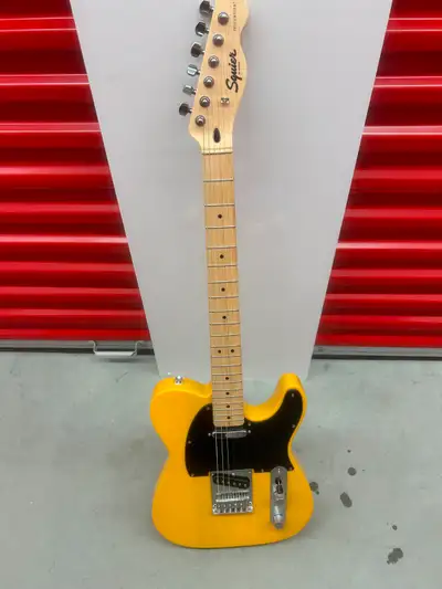 This is a nice guitar. It has only been played a couple times and very lightly. Still in its origina...