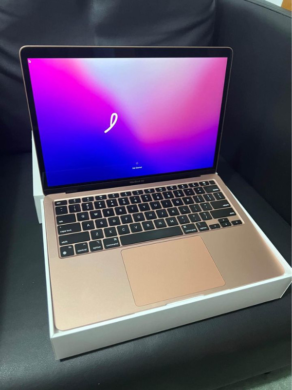 2018 Apple Macbook air 13” Screen Display - Excellent working or in Laptops in City of Halifax