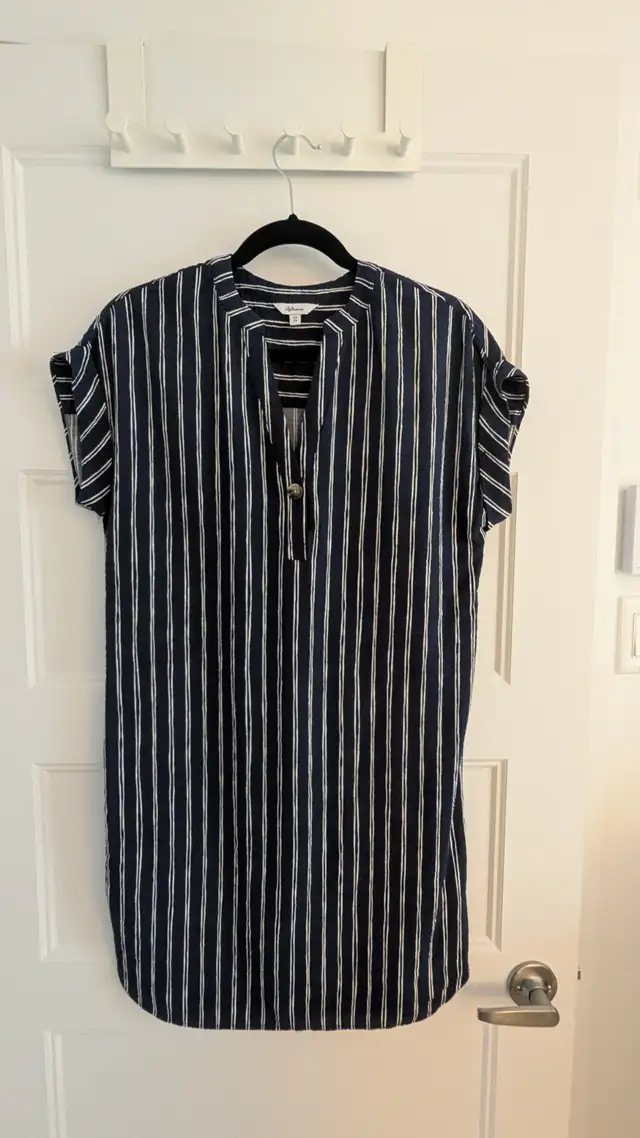 Robes (4) dont 3 sans manche et une à manches longuesSmall, méd in Women's - Dresses & Skirts in Québec City - Image 4