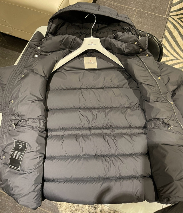 Brand new Moncler jacket  dans Hommes  à Laval/Rive Nord - Image 4