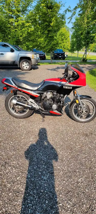 1985 Yamaha FJ600. MINT ORIGINAL SHAPE. Bike has new chain, clutch, clutch cable and return springs,...