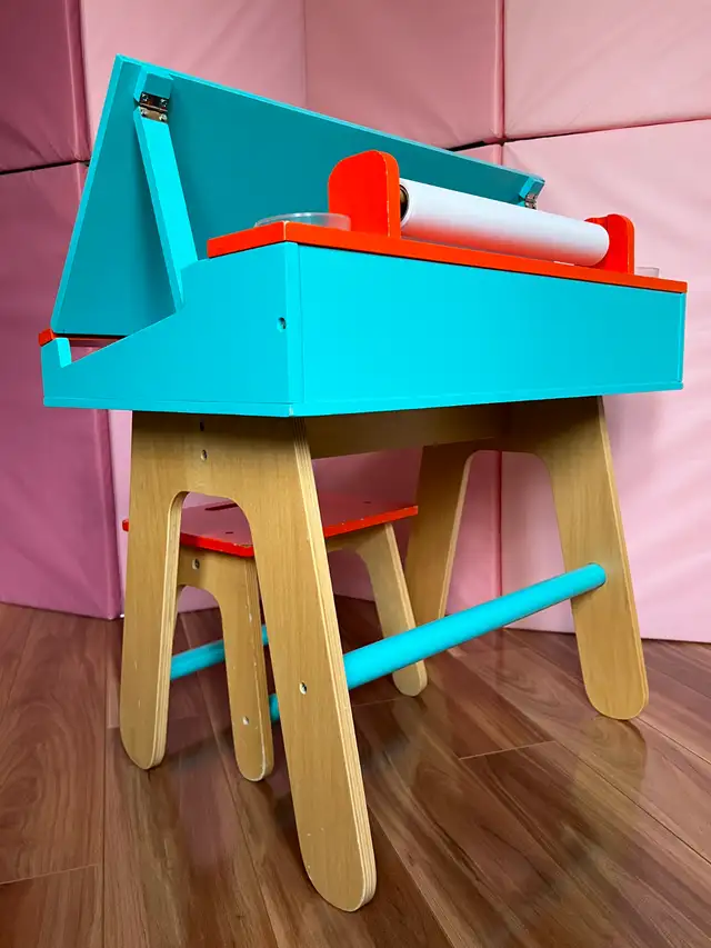 Janod Art / Work Desk & Stool Set in Desks in City of Toronto - Image 4