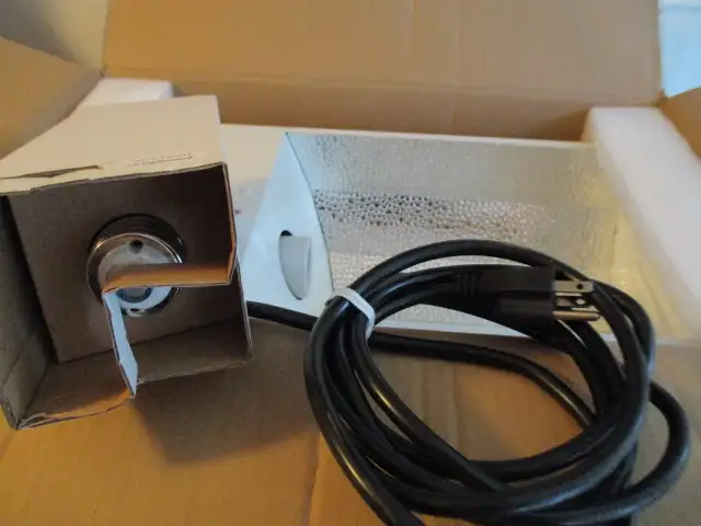 POWERSUN GROW LAMP COMPLETE KIT-250 W. HIGH PRESSURE SODIUM-USED in Indoor Lighting & Fans in Laval / North Shore - Image 4