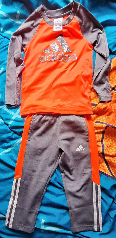 Boys Adidas 2 piece outfit in Kids & Youth in Kingston