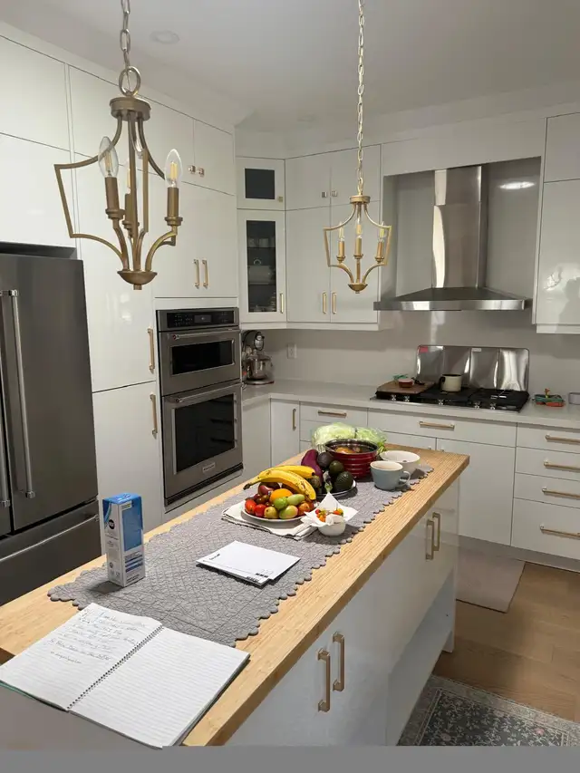 White Vision Style Kitchen Cabinets in Cabinets & Countertops in Markham / York Region - Image 10