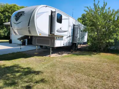 2020 Open Range Lite 291RLS 5th wheel trailer. Half ton towable. 3 power slide outs; 2 power awnings...