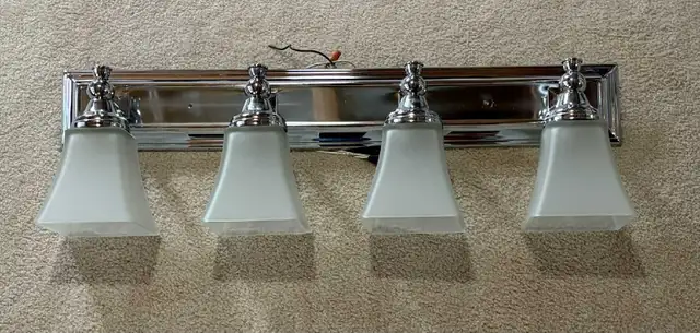 Modern 4-Light Chrome Bathroom Vanity Light Fixture in Indoor Lighting & Fans in Oakville / Halton Region - Image 2