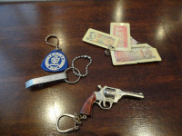 Vintage 1970s Stuff  Money & Florida Opener Keychain