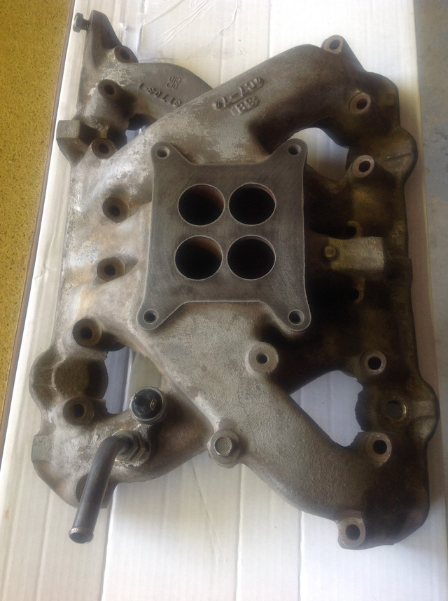 392 Hemi intake manifold in Engine & Engine Parts in Swift Current - Image 2