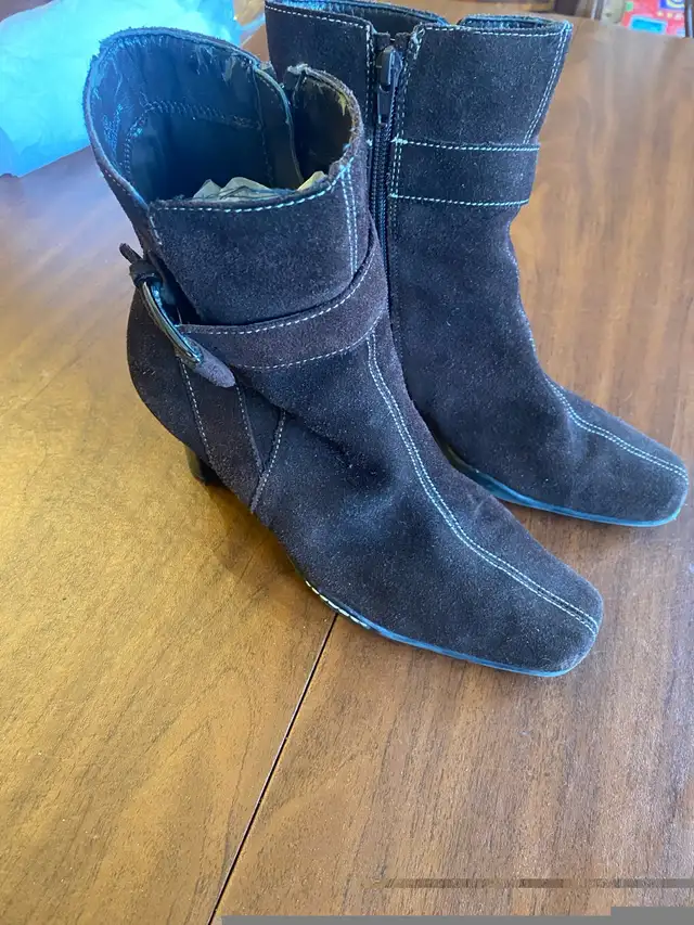 Aerosols Suede Woman’s ankle boots 7.5 in Women's - Shoes in Markham / York Region - Image 3