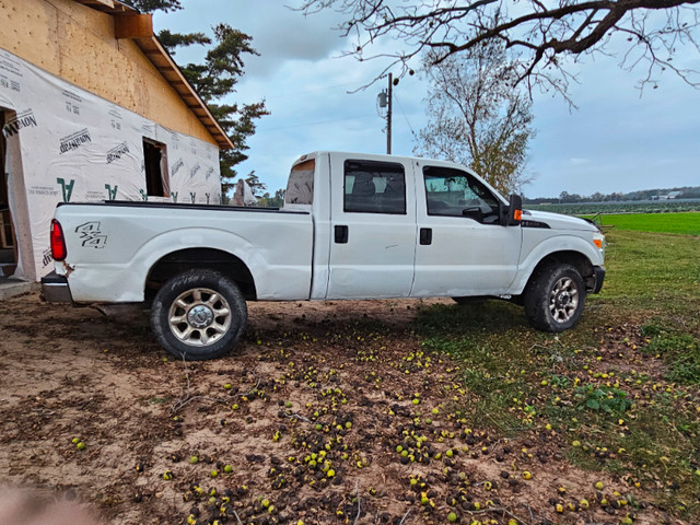 2011 Fod F250 Superduty in Cars & Trucks in Norfolk County - Image 3