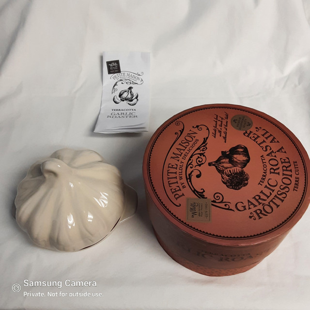 Petite Maison Wildly Delicious Terracotta Garlic Roaster in Kitchen & Dining Wares in Calgary