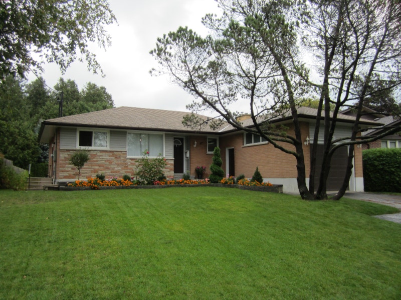 Oshawa, 3 Bedroom, 2 Parking Spaces Ranch Style Bungalow Long Term Rentals Oshawa / Durham
