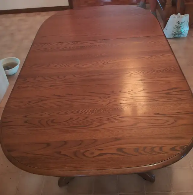 Oak Dining Table with 6 Chairs in Dining Tables & Sets in Hamilton - Image 4