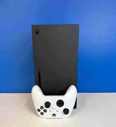 Xbox series X 1tb Disc edition comes with 1 controller, View more