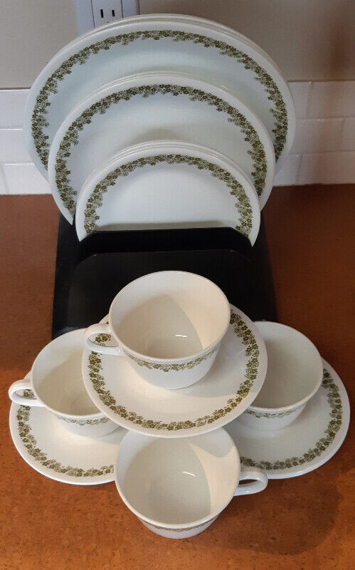 Vintage Corelle Spring Blossom/Crazy Daisy dish set: 4 settings in Kitchen & Dining Wares in Kamloops - Image 2