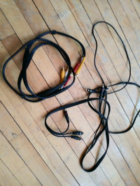 3 COLOR 6.5FT RCA CABLES. 1$ EACH
