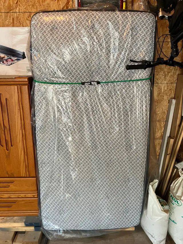 Clean Quality Twin Serta Mattress for Sale