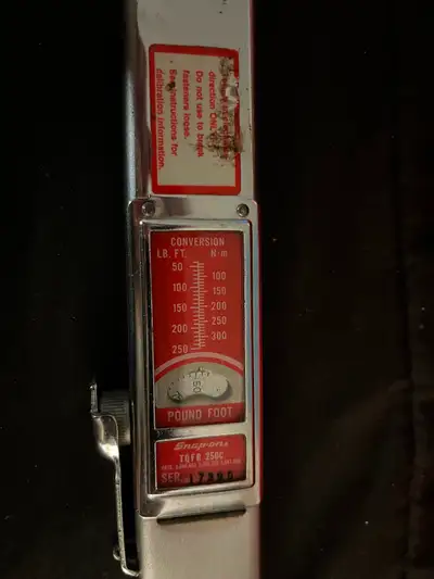 This professional-grade Snap-on 1/2” torque wrench (model TQFR 250C) is a reliable tool for precisio...