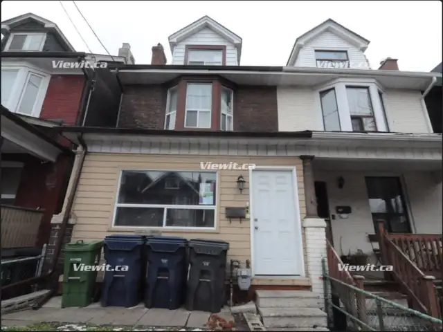 Riverdale area two bedroom for rent in Long Term Rentals in City of Toronto - Image 2