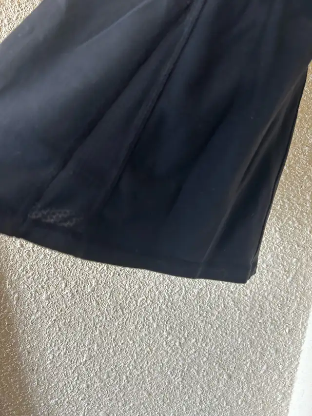 LuLu Lemon gym shirt in Women's - Tops & Outerwear in City of Toronto - Image 4