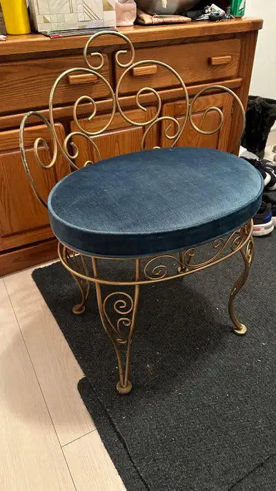 Assise 20 pouces. 22 Large, 31 dossier haut, 60$ ferme en argent comptant seulement svp Récupération...