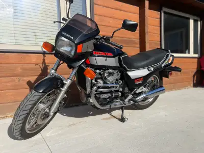1983 Honda cx650e nice bike, newer tires, runs good.