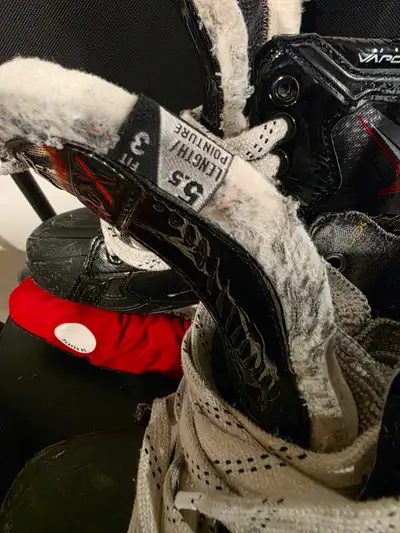 Selling a pair of high-performance Bauer Vapor Fly40 Intermediat, View more
