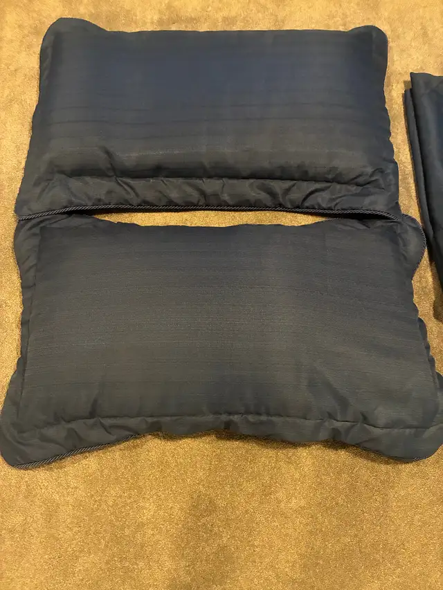 King/Queen Duvet Cover and 2 King Shams in Bedding in Stratford - Image 2