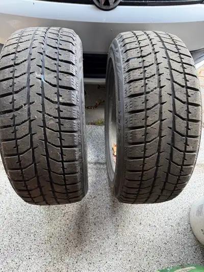 2 pneu Bridgestone hiver 8/32 215/55 17