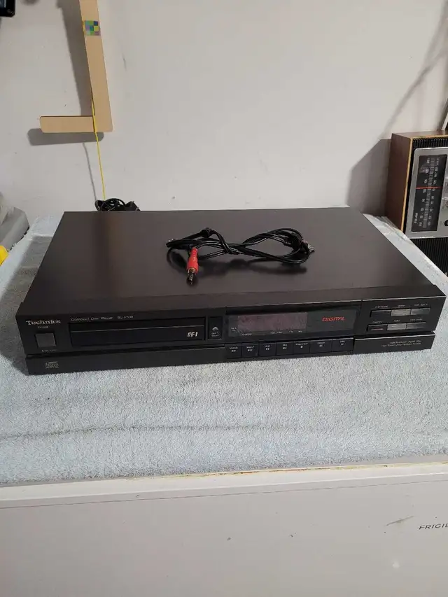 Technics SL-P100 Compact Disc Player in Stereo Systems & Home Theatre in Red Deer - Image 2