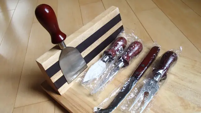 Charcuterie & Cheese Board and 5 Piece Stainless Steel Knifes in Kitchen & Dining Wares in Gatineau - Image 7