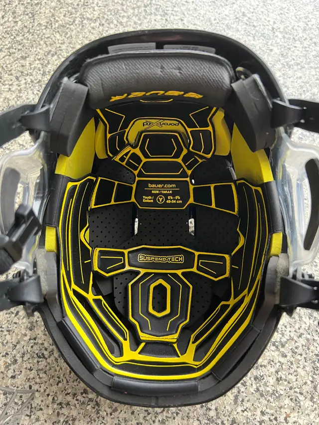 Youth Hockey Equipment (full set) in Hockey in Calgary - Image 8