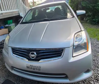 Bonjour. je vends ma Nissan sentra 2010, à 129200km, automatique, pour 4100$! Jamais accidenté, Déma...