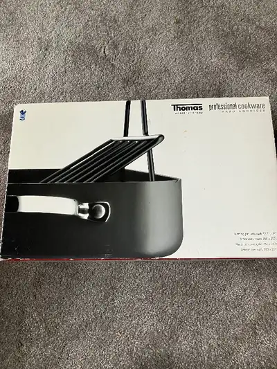 Not sure that this has ever been used. Roasting pan with rack, 13.7” x 10.1”.