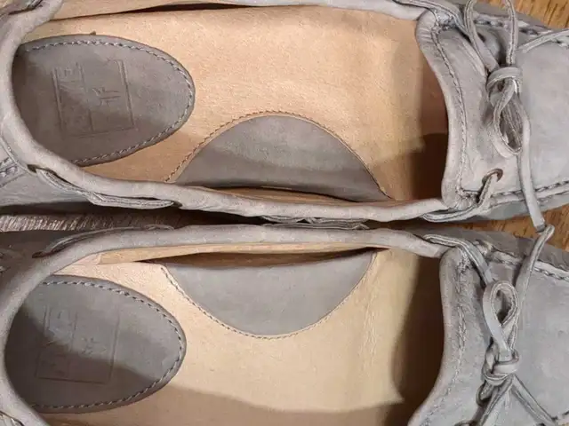 Women's Frye Loafers Moccasins Slip-on Shoes - Size 8.5 in Women's - Shoes in City of Toronto - Image 7