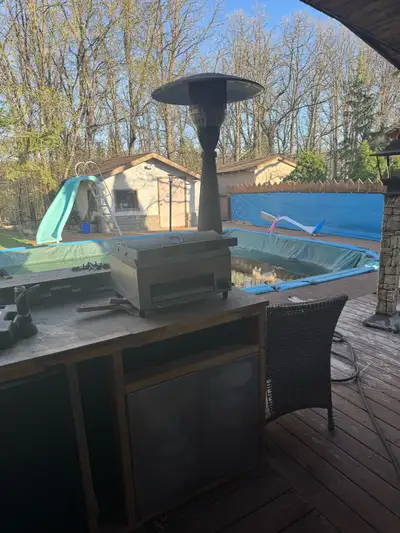 Capt cook pizza oven and grill Used only once like brand new Comes complete with pizza stone and cut...