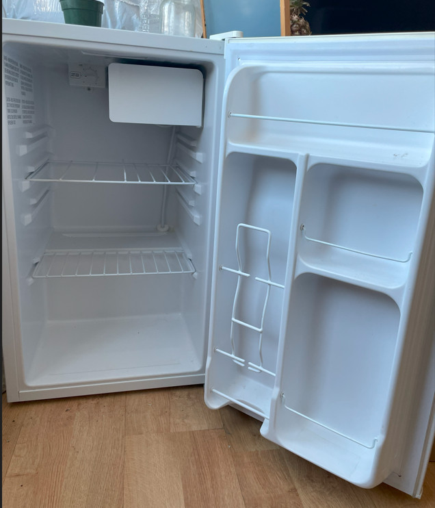 Fridge, Microwave, Toaster in Refrigerators in Kingston - Image 2